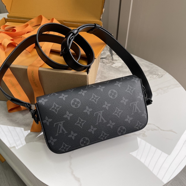 ルイヴィトンバッグ背面デザイン